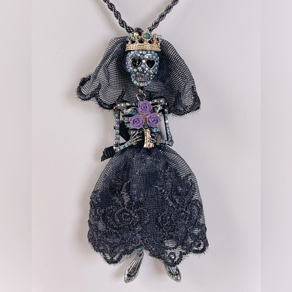 Betsey Johnson Skeleton Bride Necklace - Picture 3 of 9